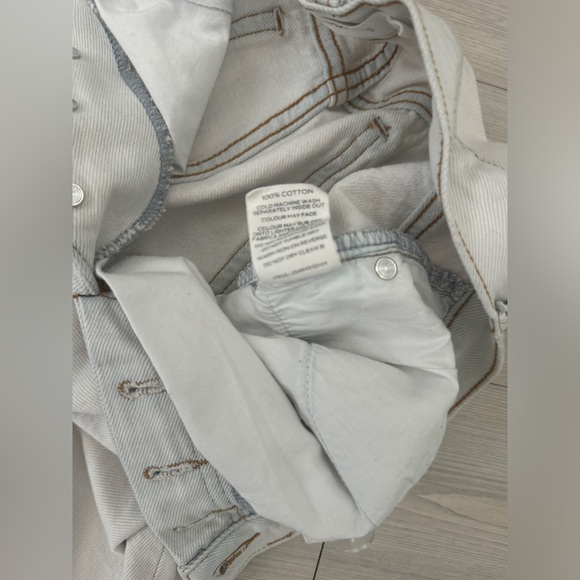 Glassons Asymmetric Waist Straight Leg Raw Hem Jean in Monaco Milk Size 8 - Picture 8 of 14